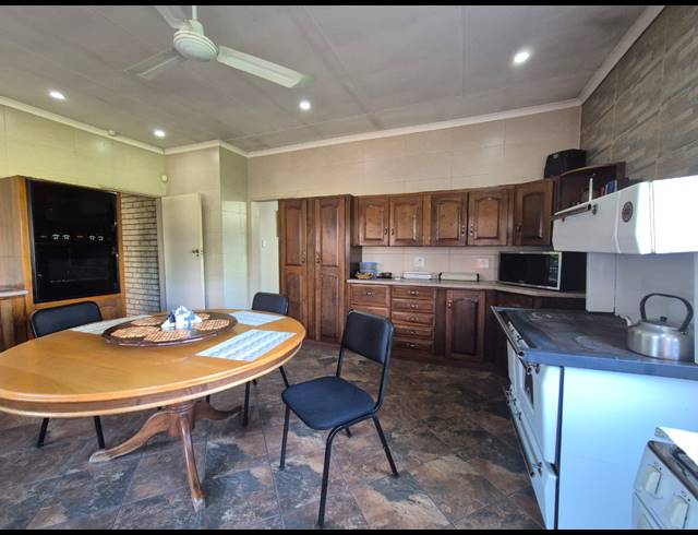 5 BEDROOM HOUSE FOR SALE IN VAN DER MERWES KROON